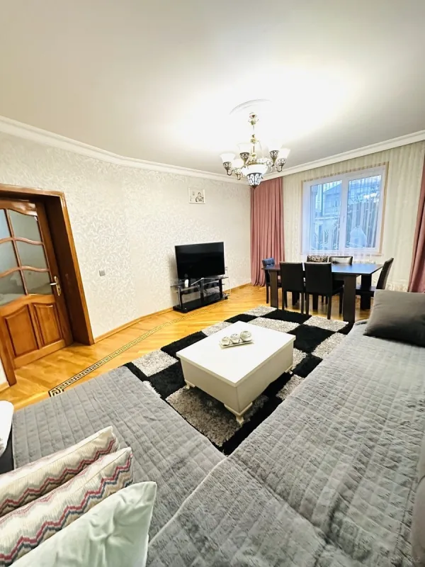 Satılır 6 otaqlı həyət evi 200 m²