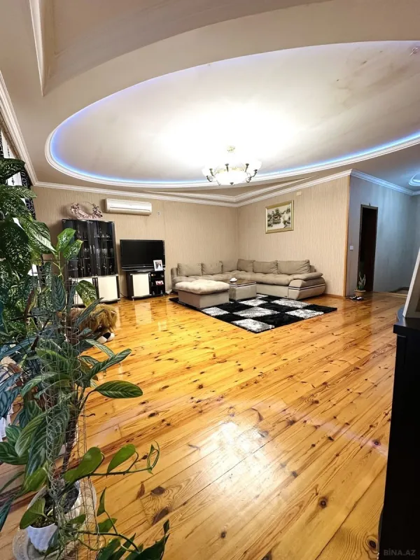Satılır 6 otaqlı həyət evi 200 m²