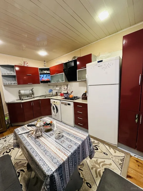 Satılır 6 otaqlı həyət evi 200 m²