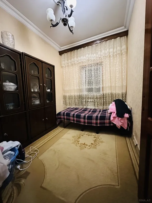 Satılır 6 otaqlı həyət evi 200 m²