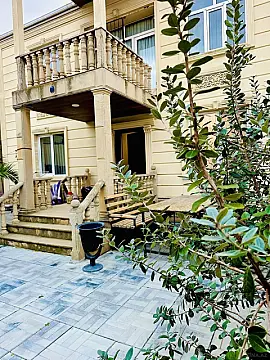 Satılır 6 otaqlı həyət evi 200 m²