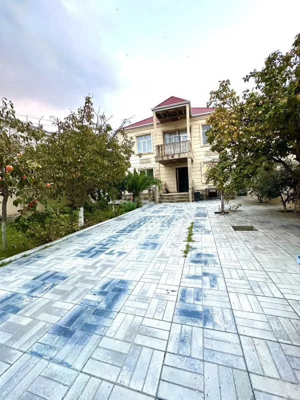 Satılır 6 otaqlı həyət evi 200 m²