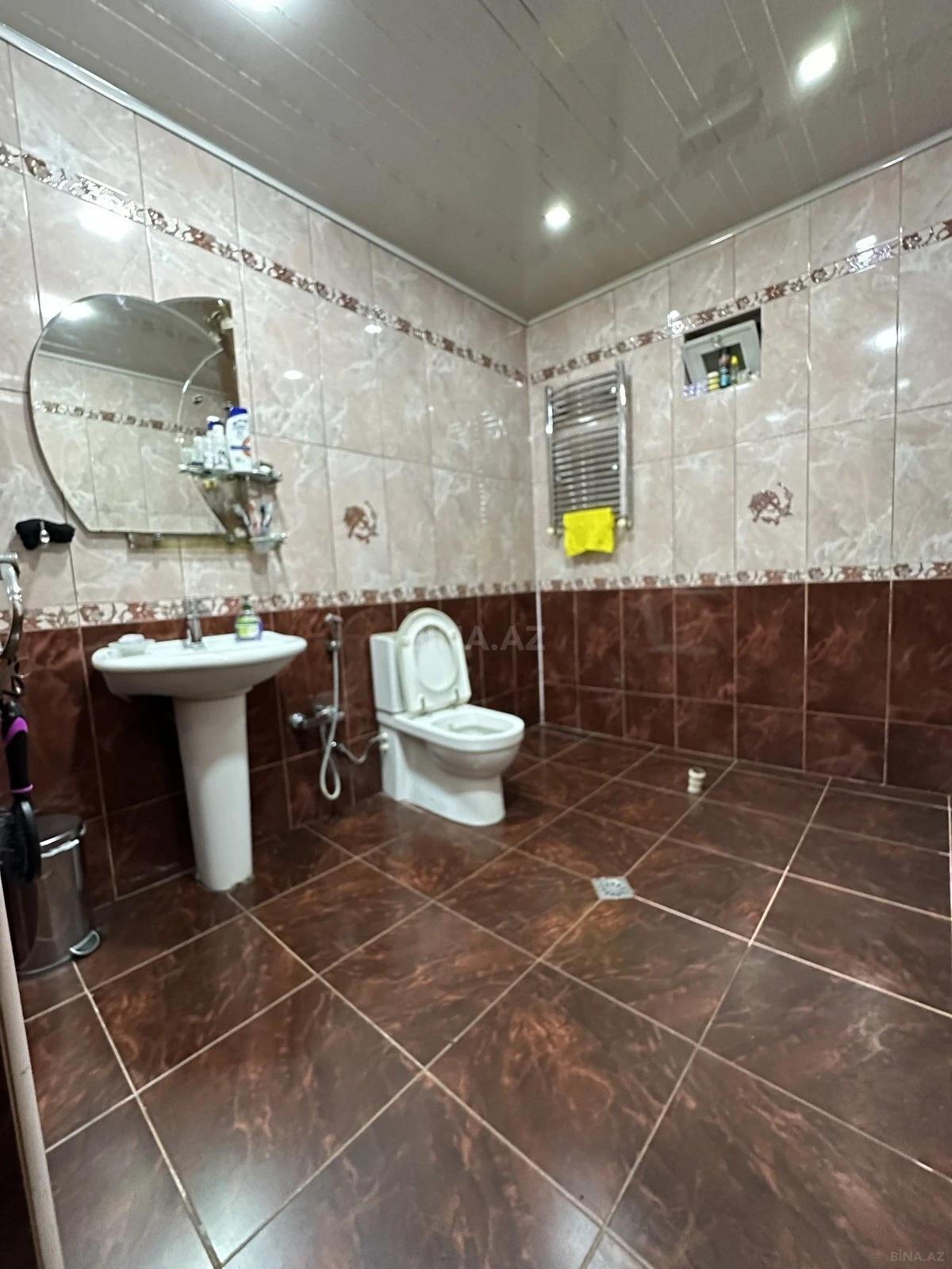 Satılır 6 otaqlı həyət evi 200 m²