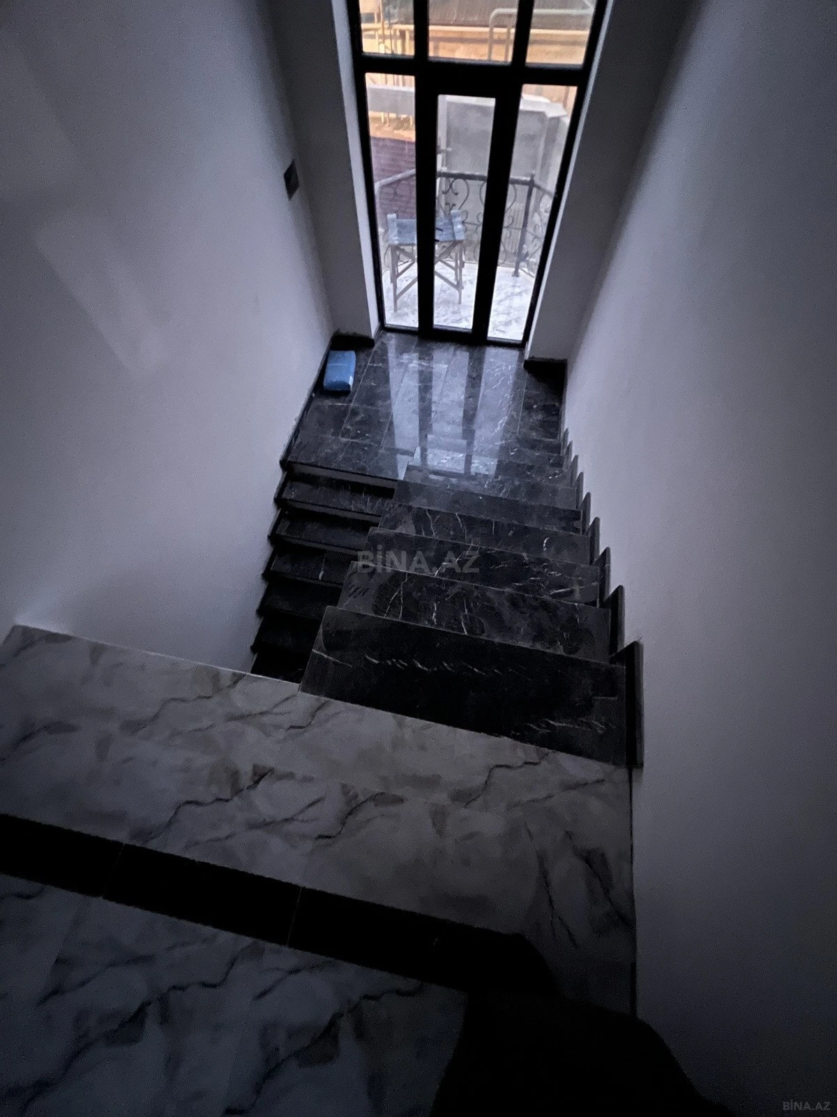 Satılır 6 otaqlı həyət evi 300 m²