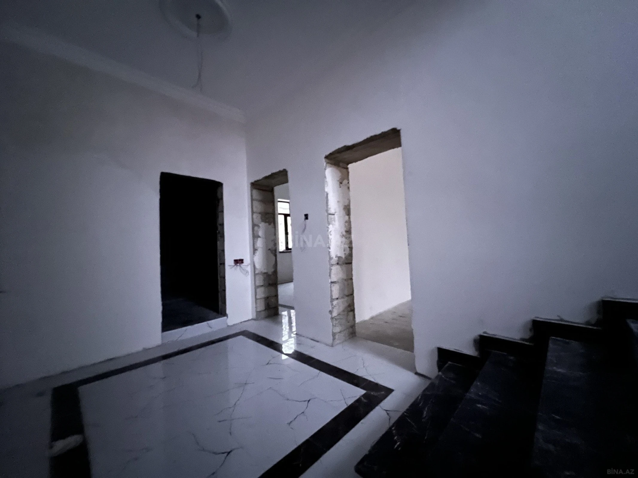 Satılır 6 otaqlı həyət evi 300 m²