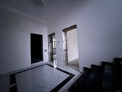 Satılır 6 otaqlı həyət evi 300 m²