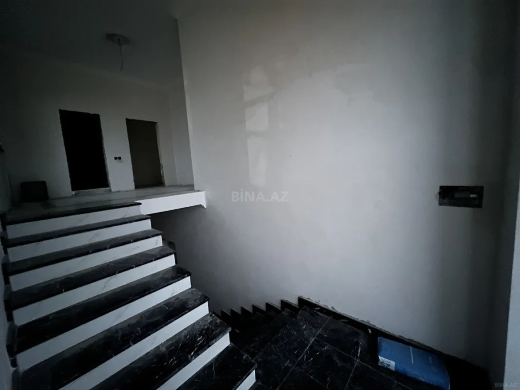 Satılır 6 otaqlı həyət evi 300 m²