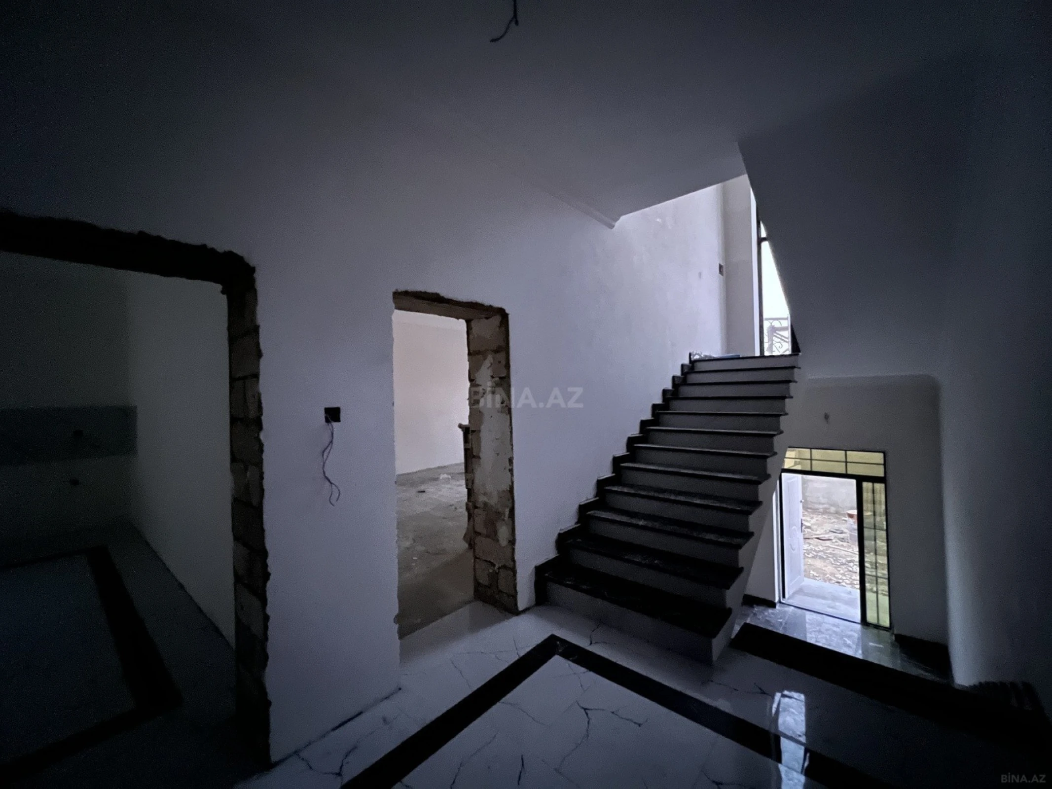 Satılır 6 otaqlı həyət evi 300 m²