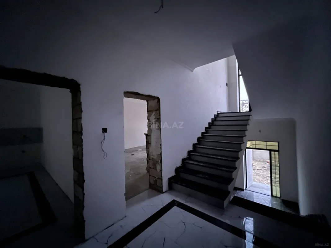 Satılır 6 otaqlı həyət evi 300 m²