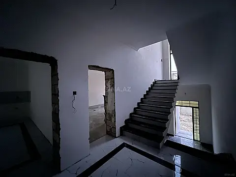 Satılır 6 otaqlı həyət evi 300 m²