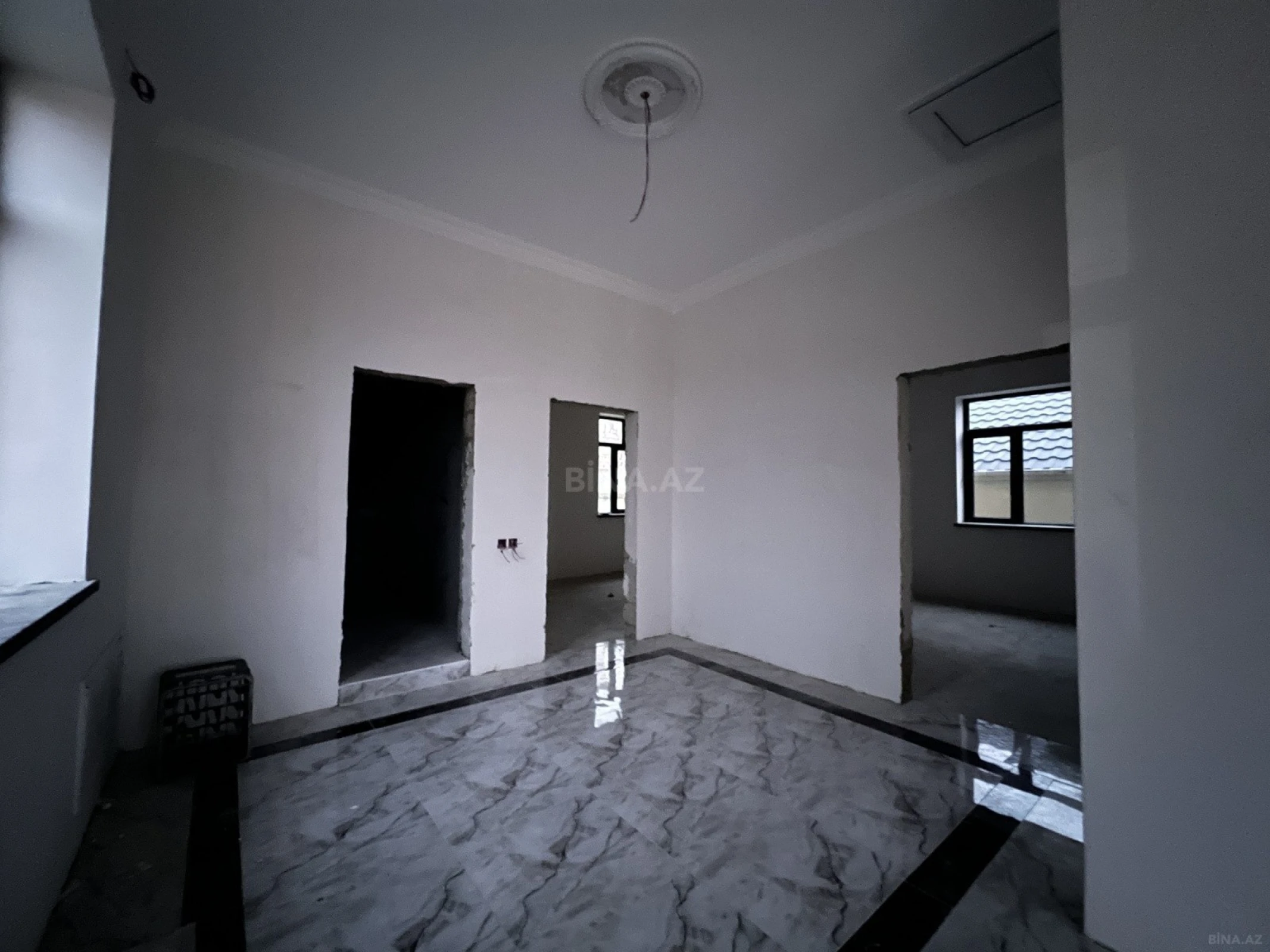 Satılır 6 otaqlı həyət evi 300 m²