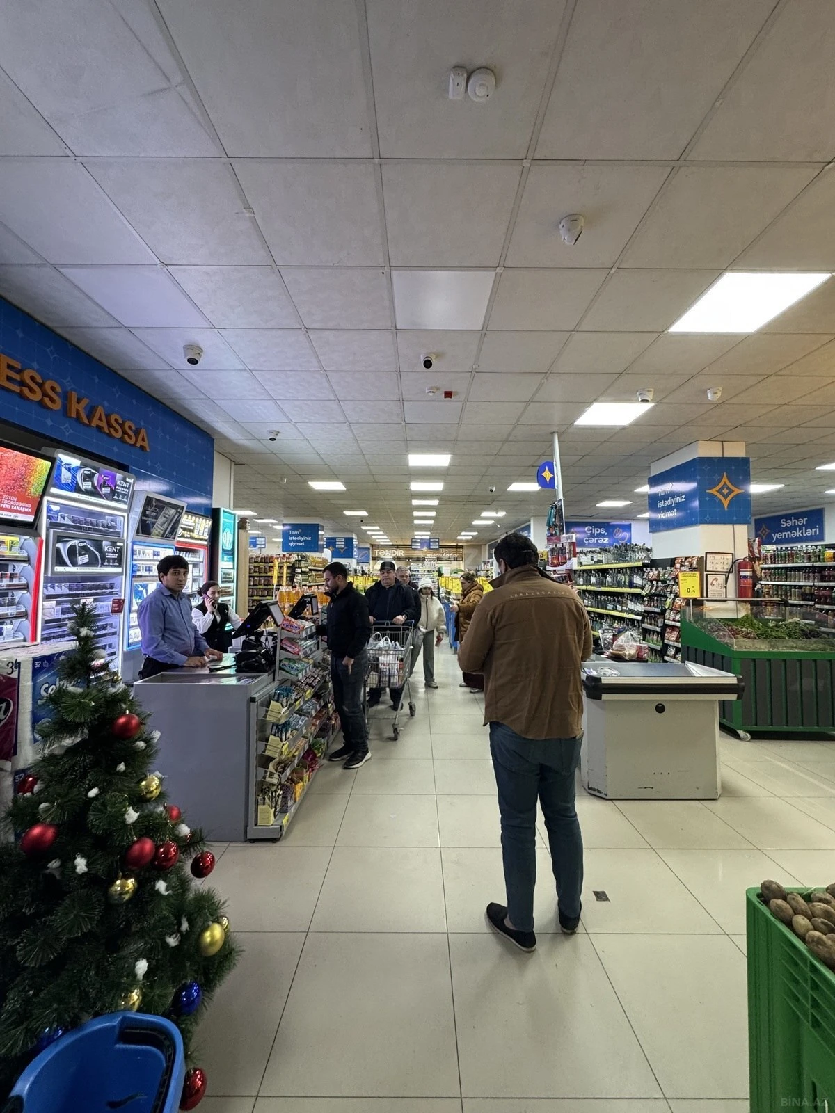 Satılır obyekt 700 m²