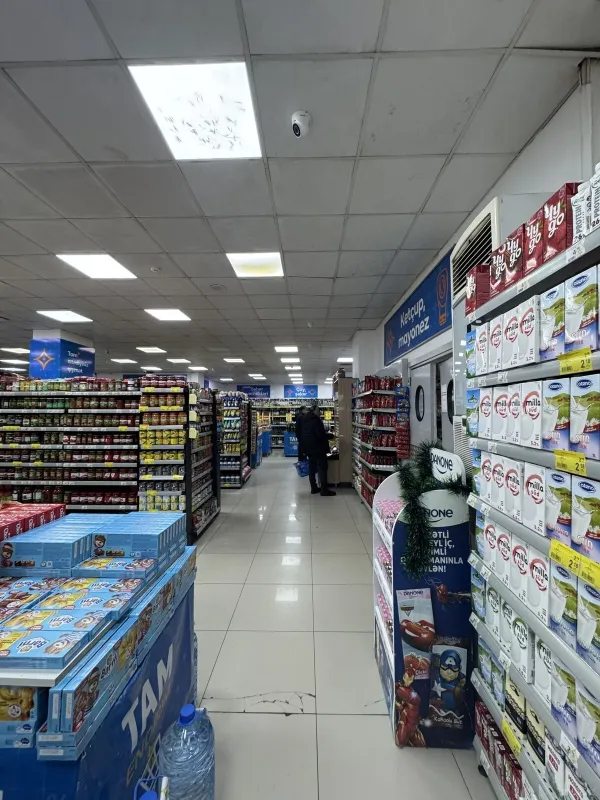 Satılır obyekt 700 m²