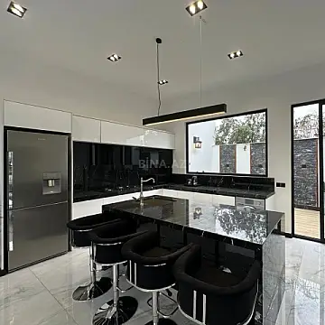 Kirayə verilir 4 otaqlı həyət evi 180 m²