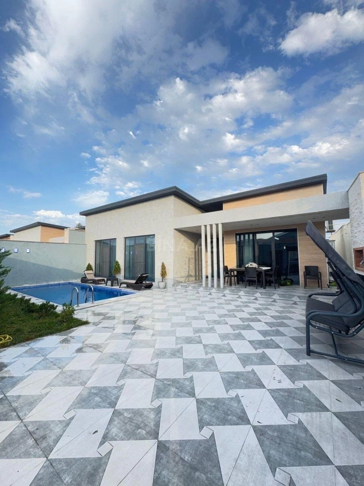 Kirayə verilir 4 otaqlı həyət evi 200 m²