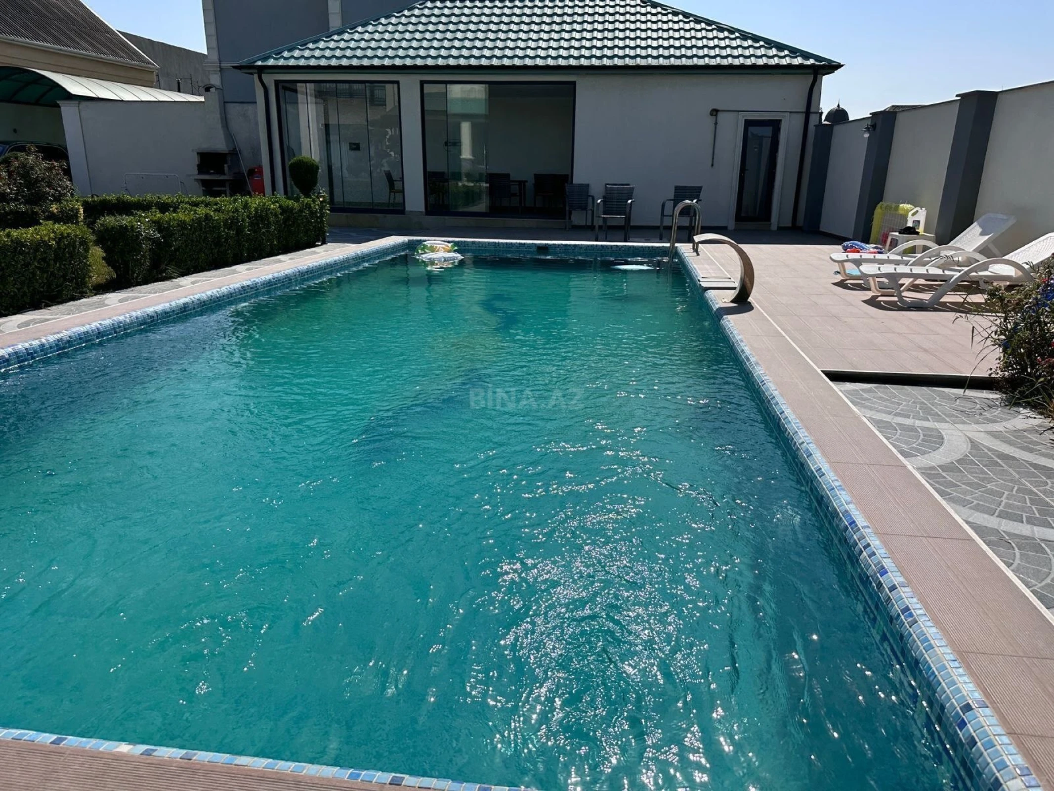 Kirayə verilir 3 otaqlı həyət evi 380 m²