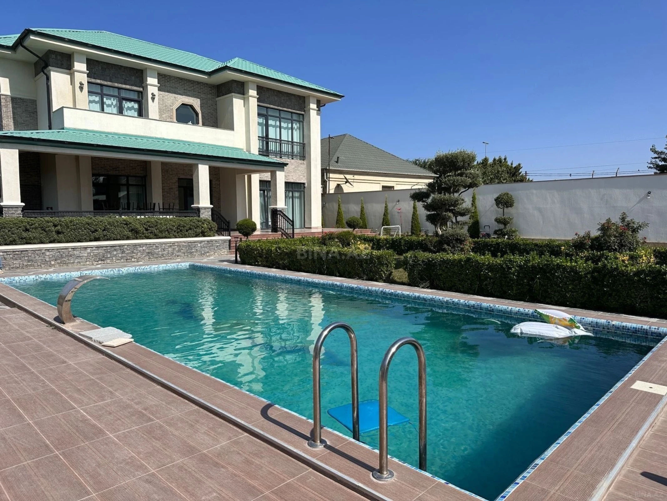 Kirayə verilir 3 otaqlı həyət evi 380 m²