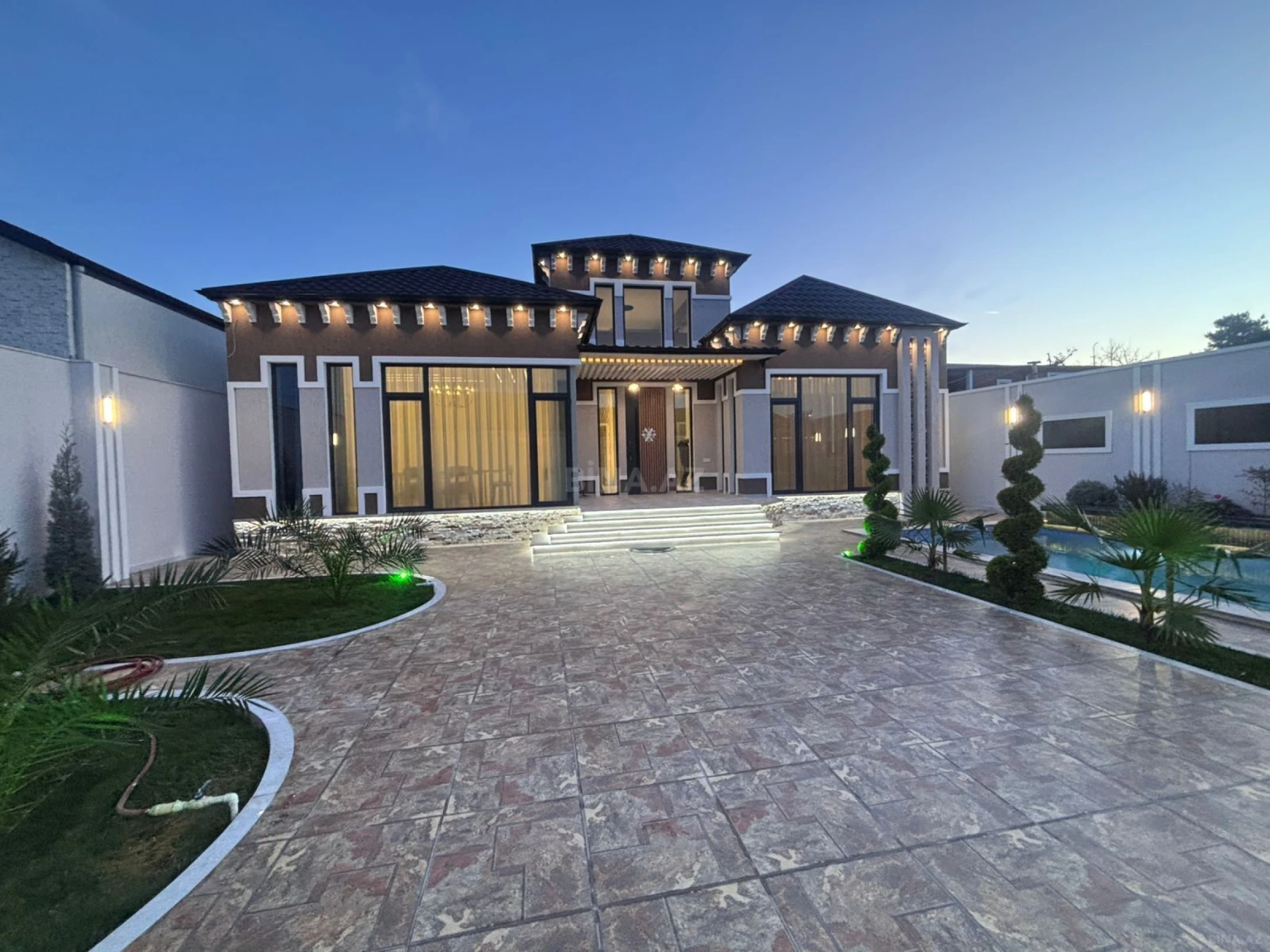 Satılır 4 otaqlı həyət evi 180 m²