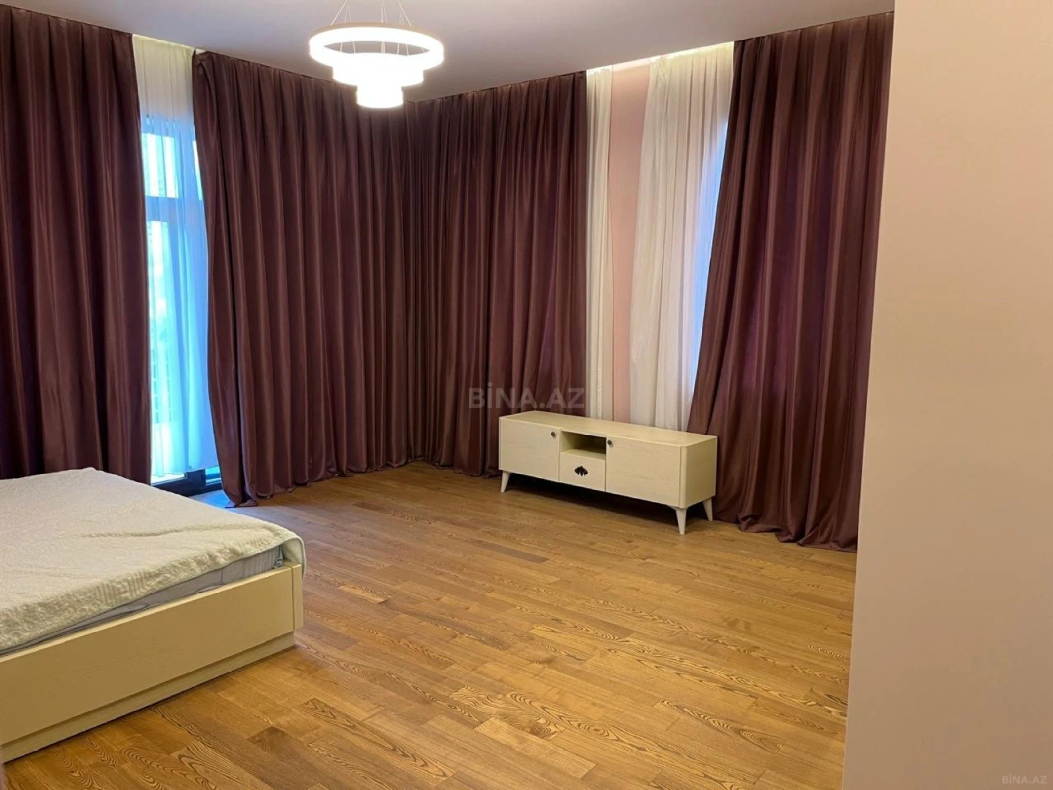 Kirayə verilir 8 otaqlı həyət evi 800 m²