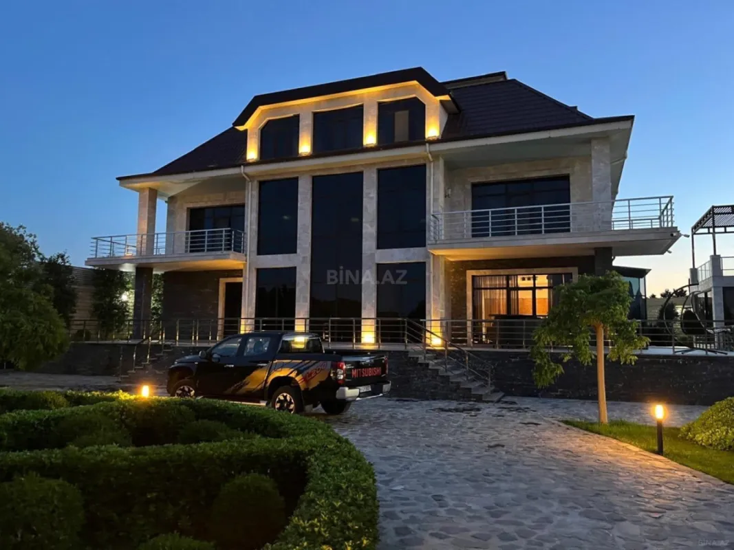 Kirayə verilir 8 otaqlı həyət evi 800 m²