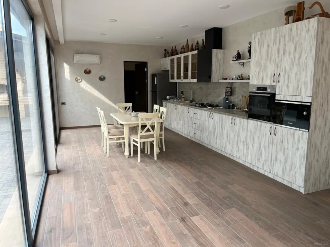 Kirayə verilir 8 otaqlı həyət evi 800 m²