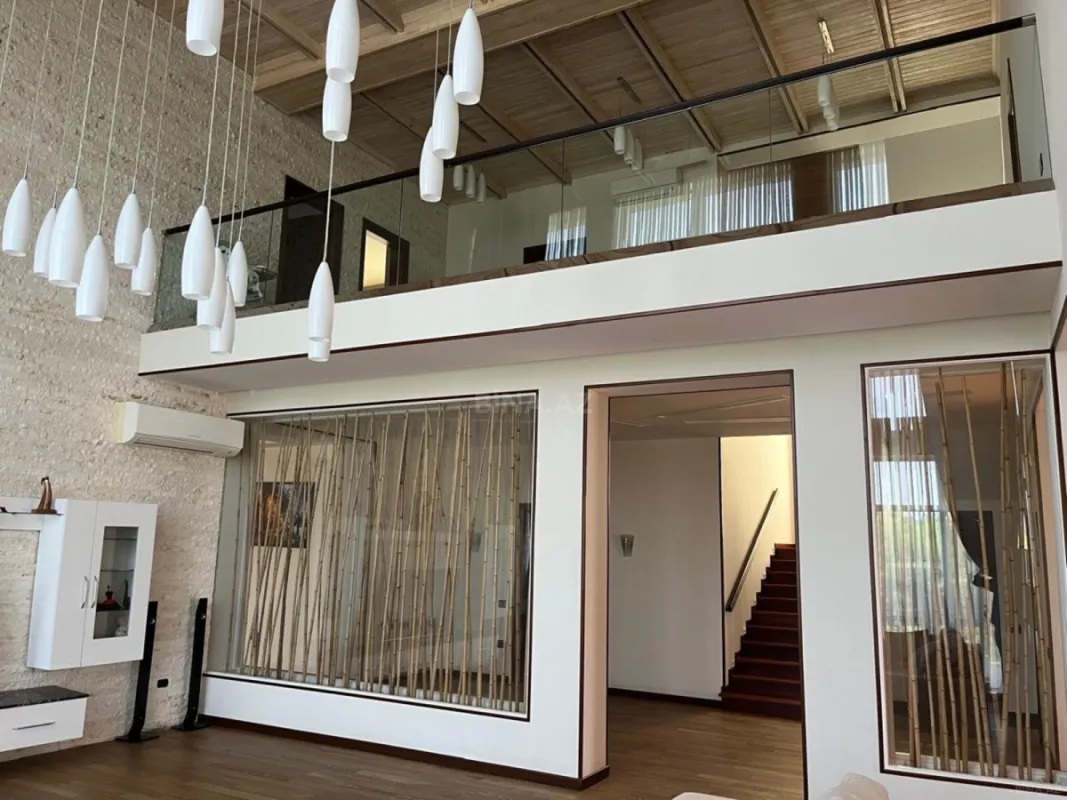 Kirayə verilir 8 otaqlı həyət evi 800 m²