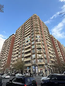 Satılır 4 otaqlı mənzil 193 m² — Bakı, İnşaatçılar 4 otaq 193.00 m²