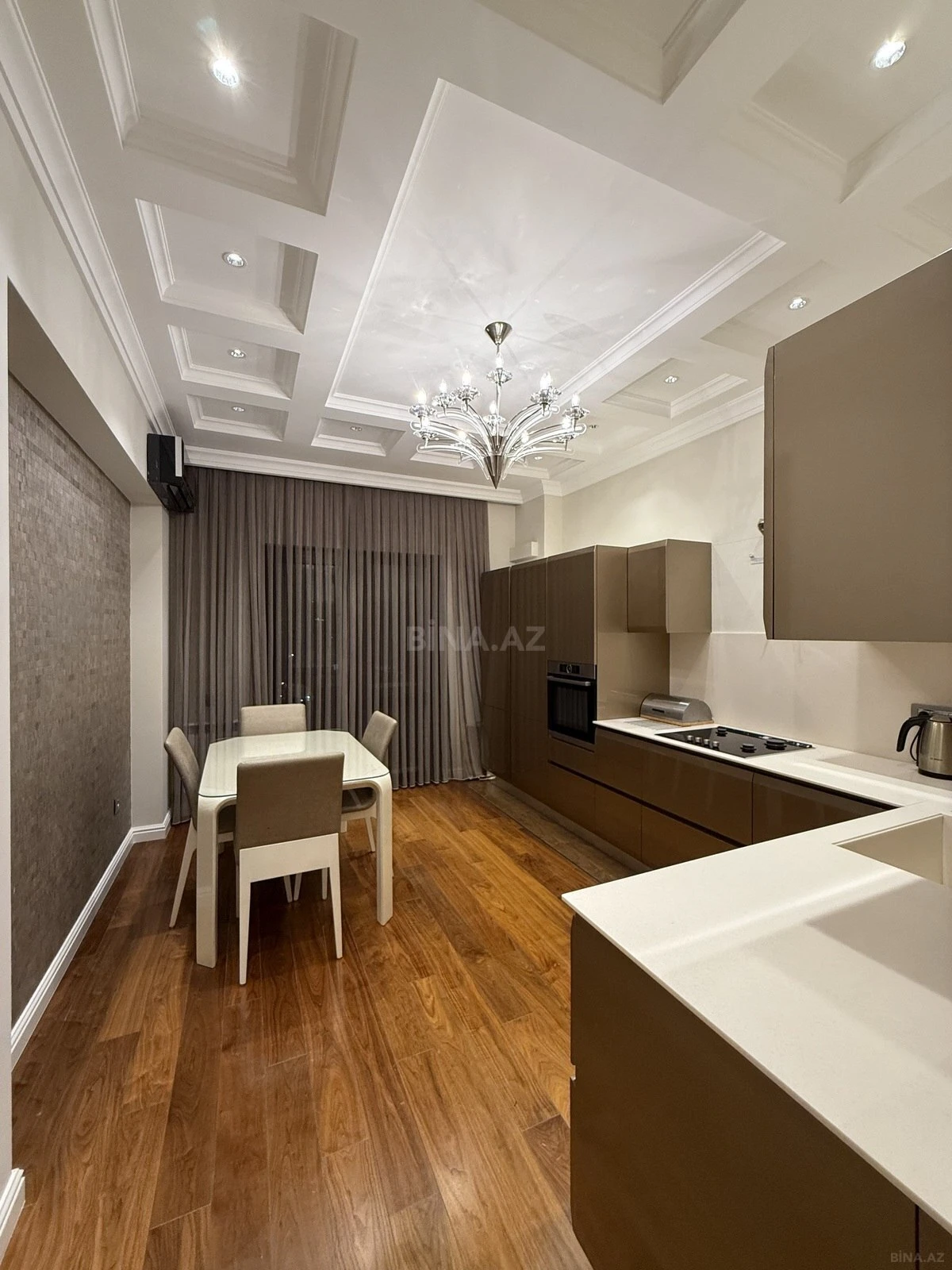 Satılır 4 otaqlı mənzil 193 m²