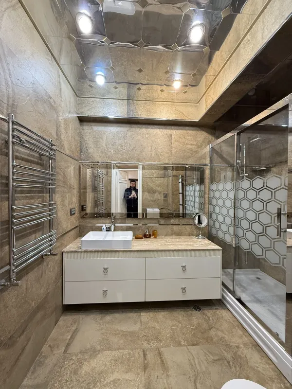 Satılır 4 otaqlı mənzil 193 m²