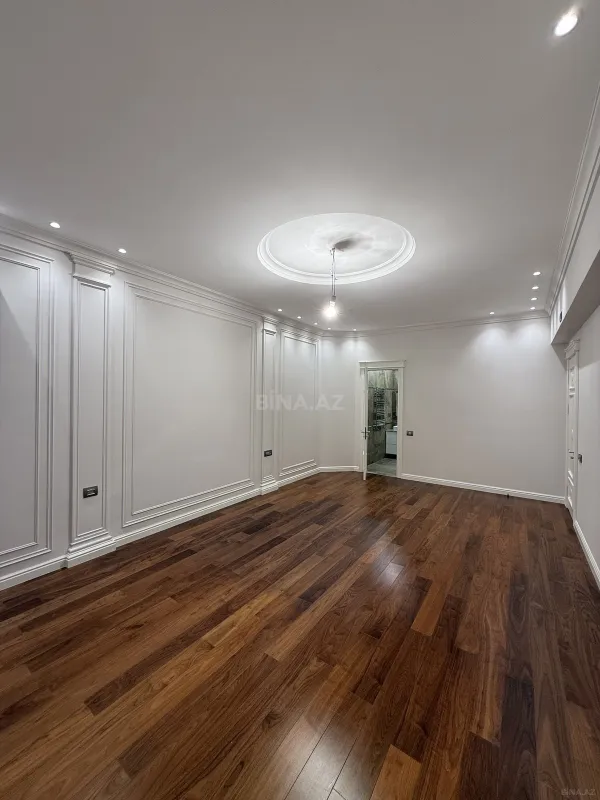 Satılır 4 otaqlı mənzil 193 m²