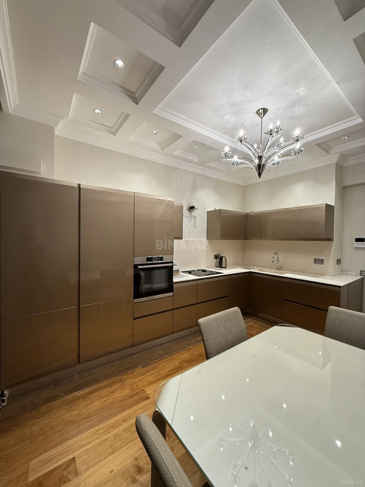 Satılır 4 otaqlı mənzil 193 m²