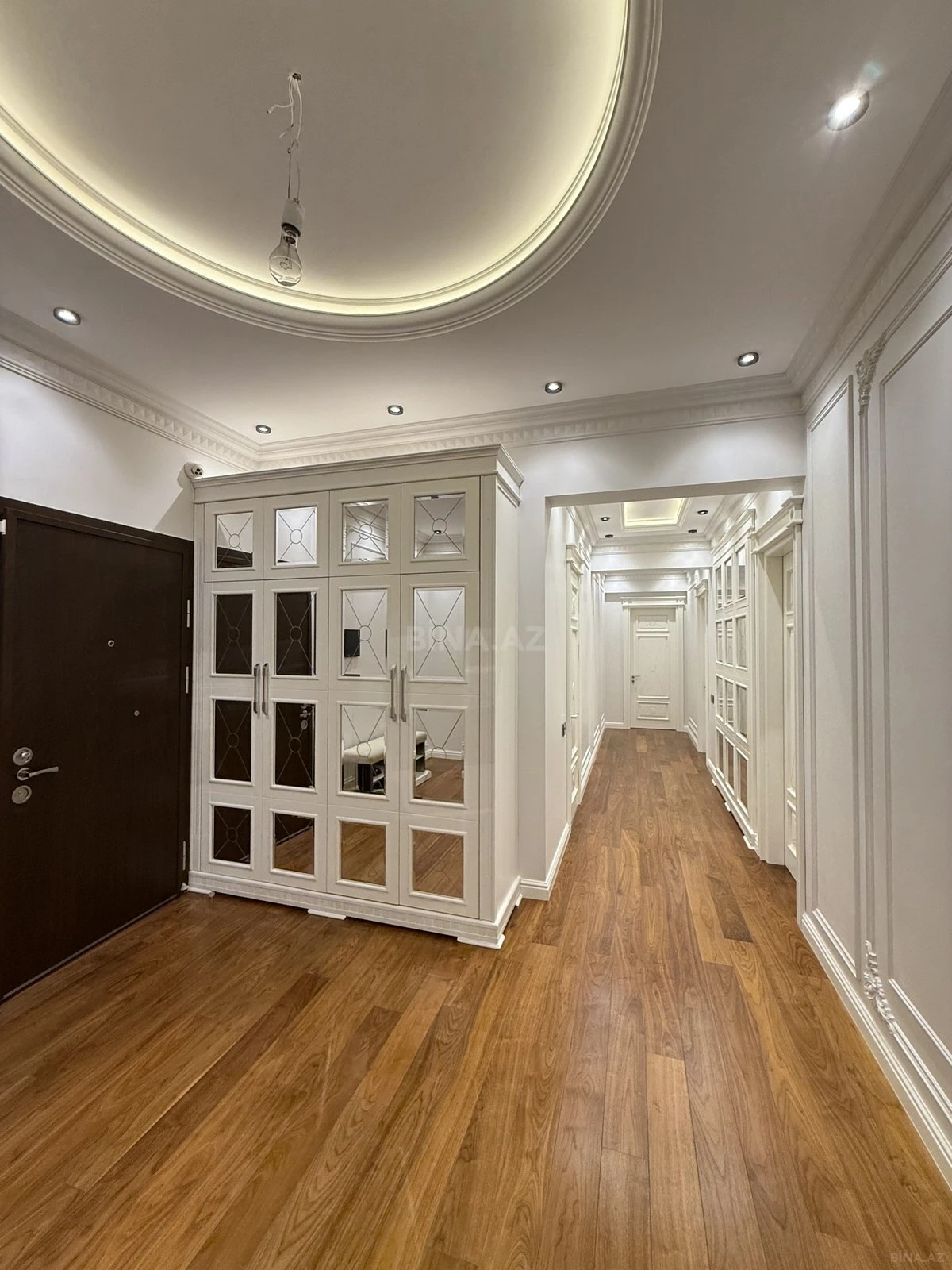 Satılır 4 otaqlı mənzil 193 m²