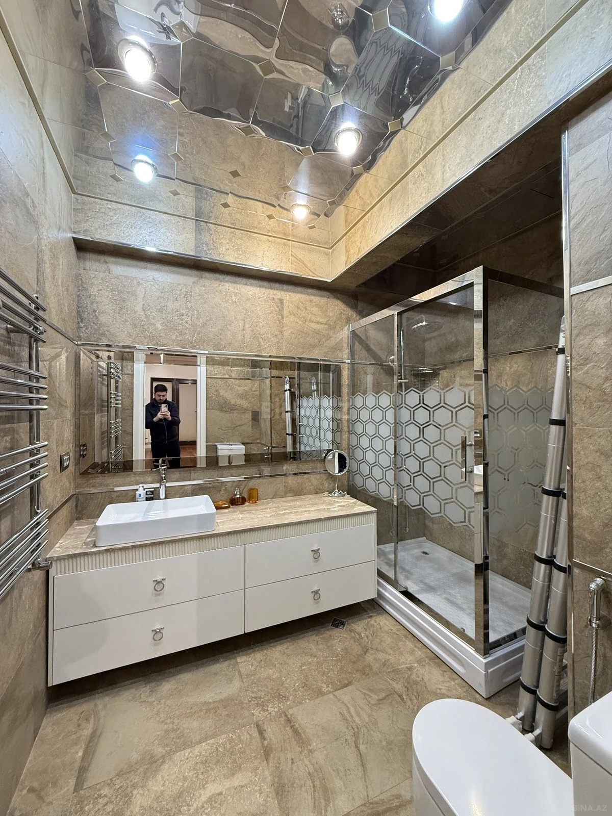 Satılır 4 otaqlı mənzil 193 m²