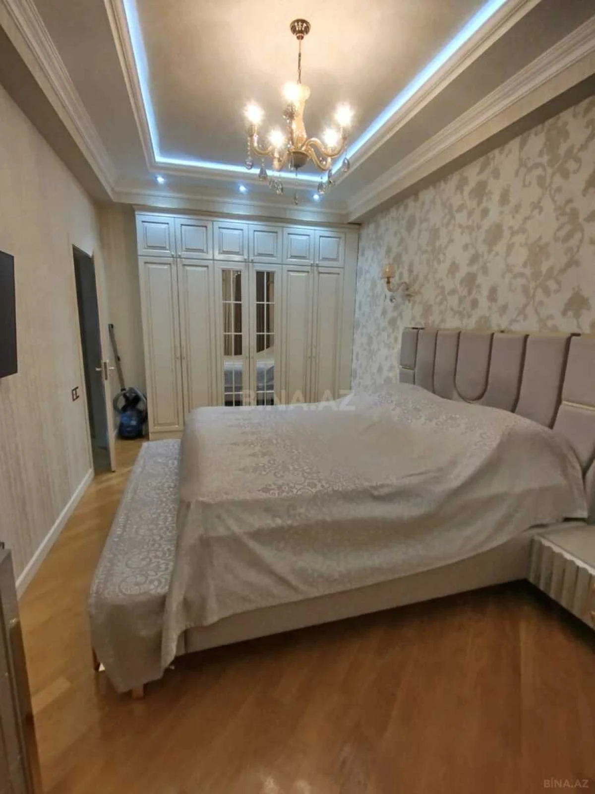 Satılır 2 otaqlı mənzil 77 m²