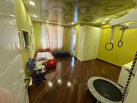 Satılır 3 otaqlı mənzil 158 m²