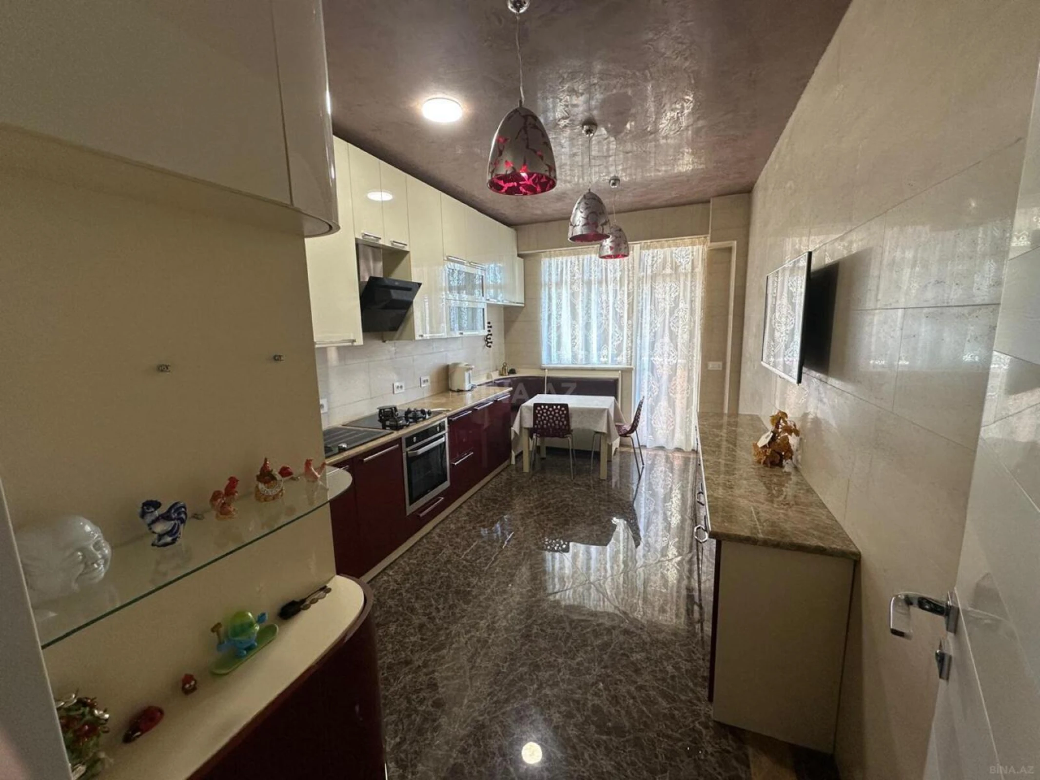Satılır 3 otaqlı mənzil 158 m²