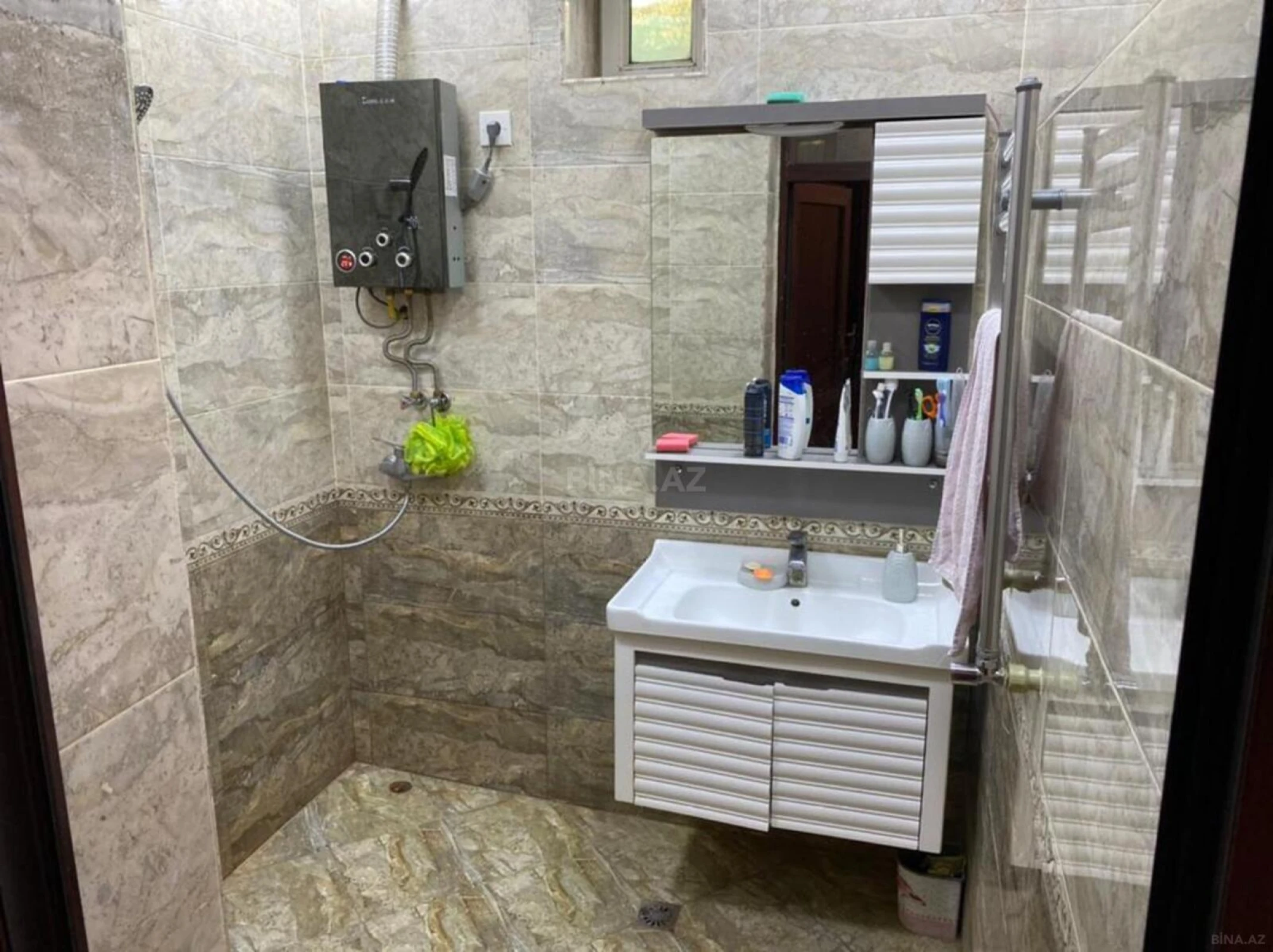 Satılır 7 otaqlı həyət evi 250 m²