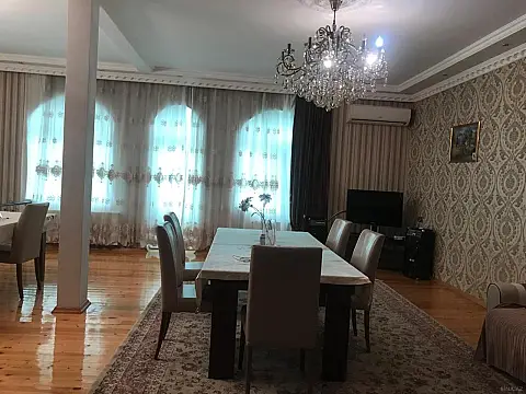 Satılır 7 otaqlı həyət evi 250 m²