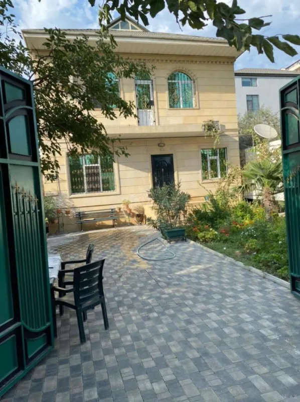 Satılır 7 otaqlı həyət evi 250 m²