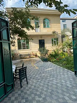 Satılır 7 otaqlı həyət evi 250 m²