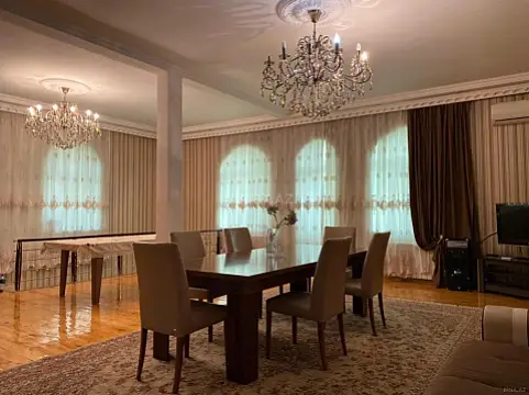 Satılır 7 otaqlı həyət evi 250 m² — Bakı, Qaraçuxur 7 otaq 250.00 m²