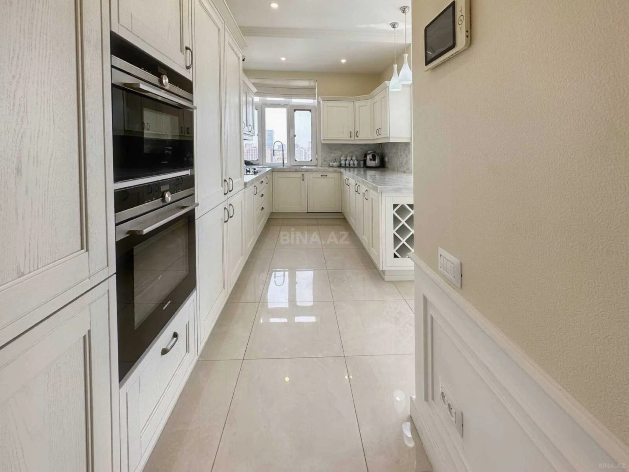 Kirayə verilir 4 otaqlı mənzil 210 m²