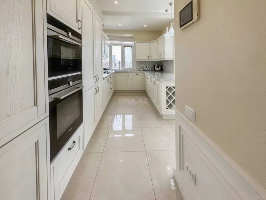 Kirayə verilir 4 otaqlı mənzil 210 m²