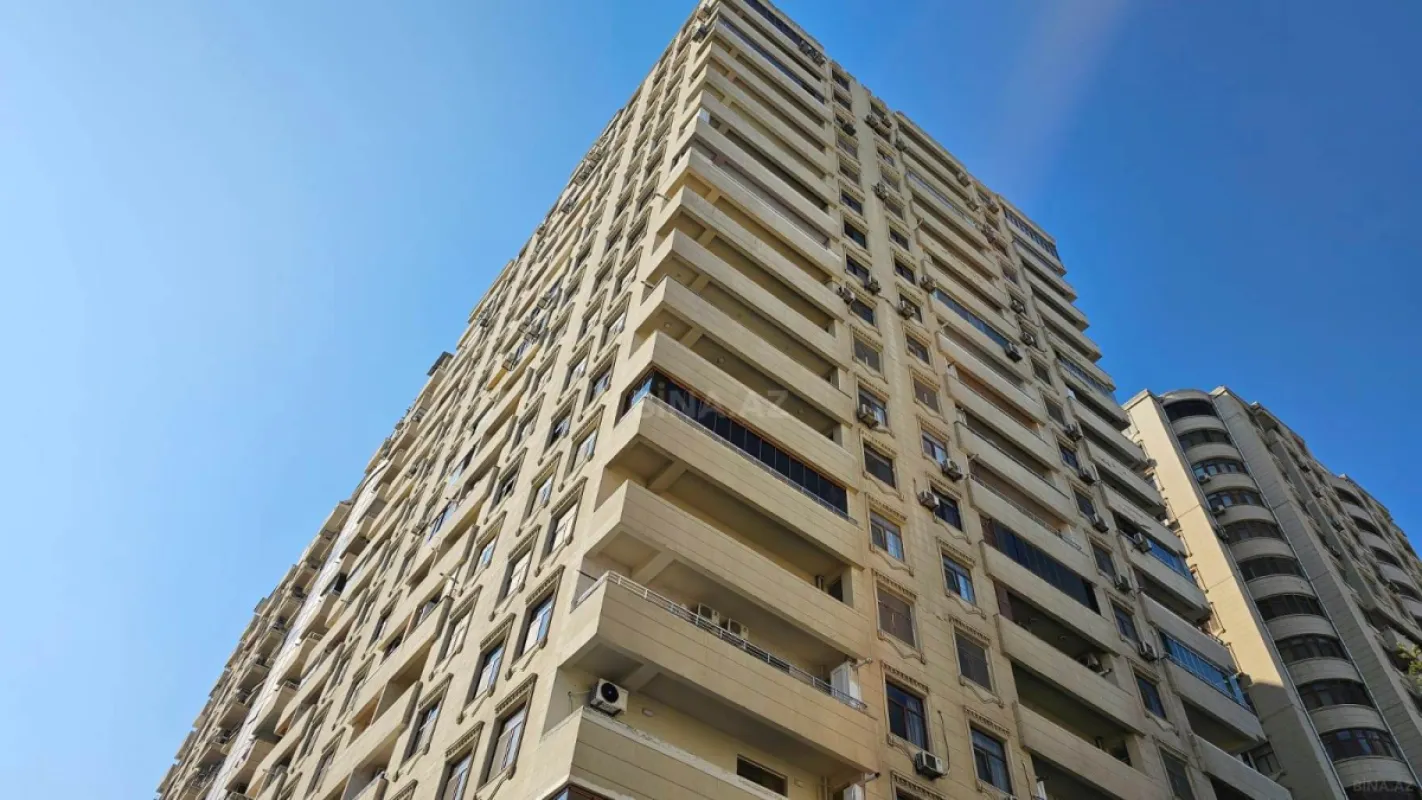 Kirayə verilir 4 otaqlı mənzil 210 m²