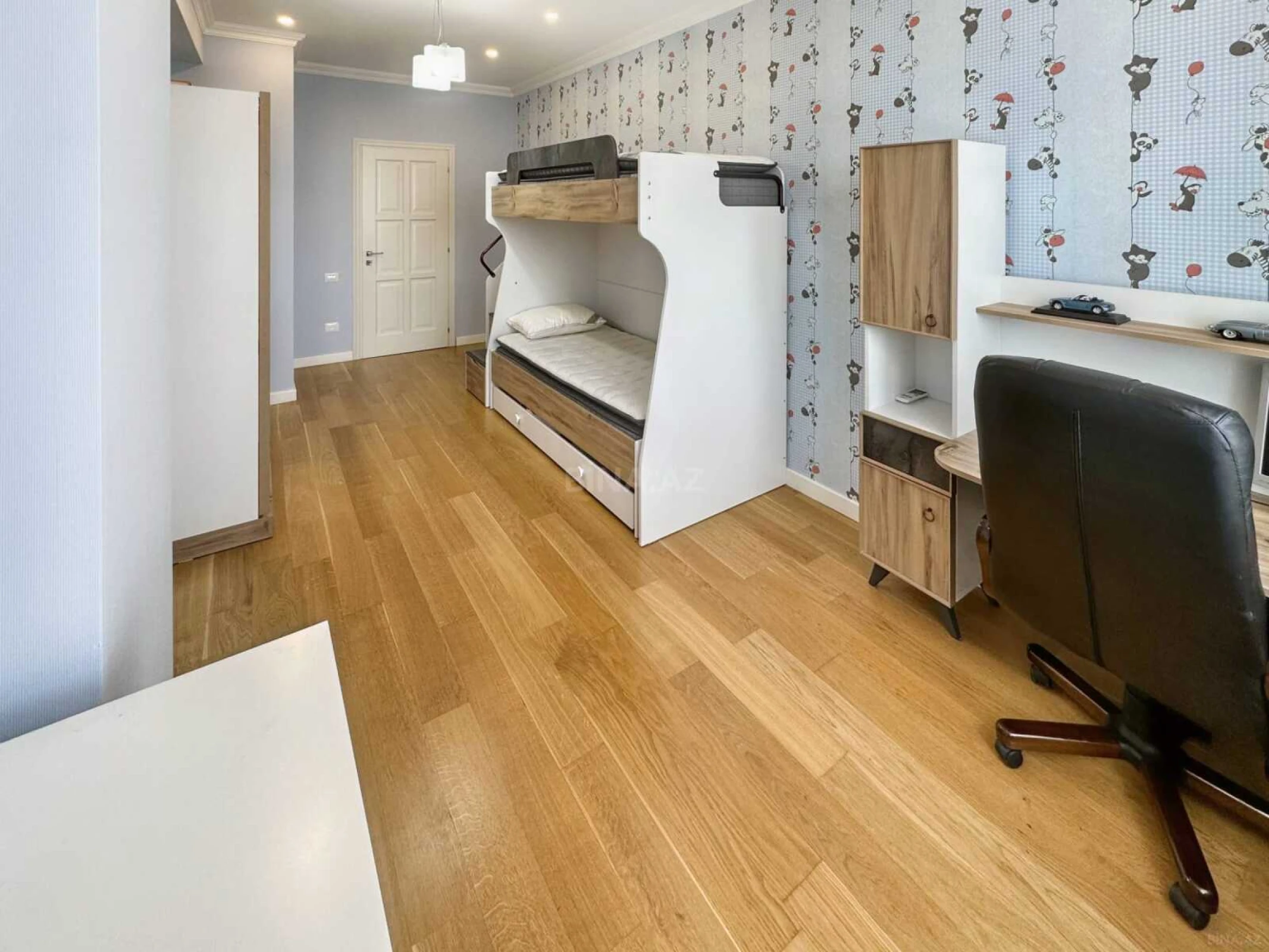 Kirayə verilir 4 otaqlı mənzil 210 m²