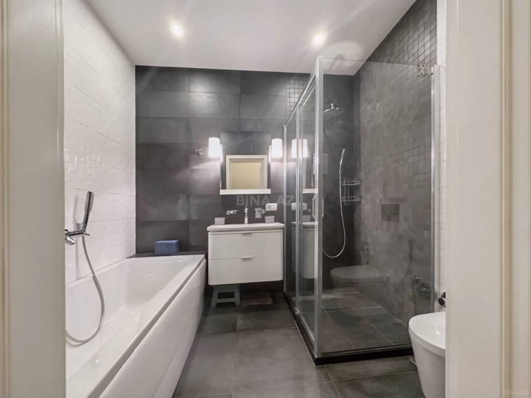 Kirayə verilir 4 otaqlı mənzil 210 m²