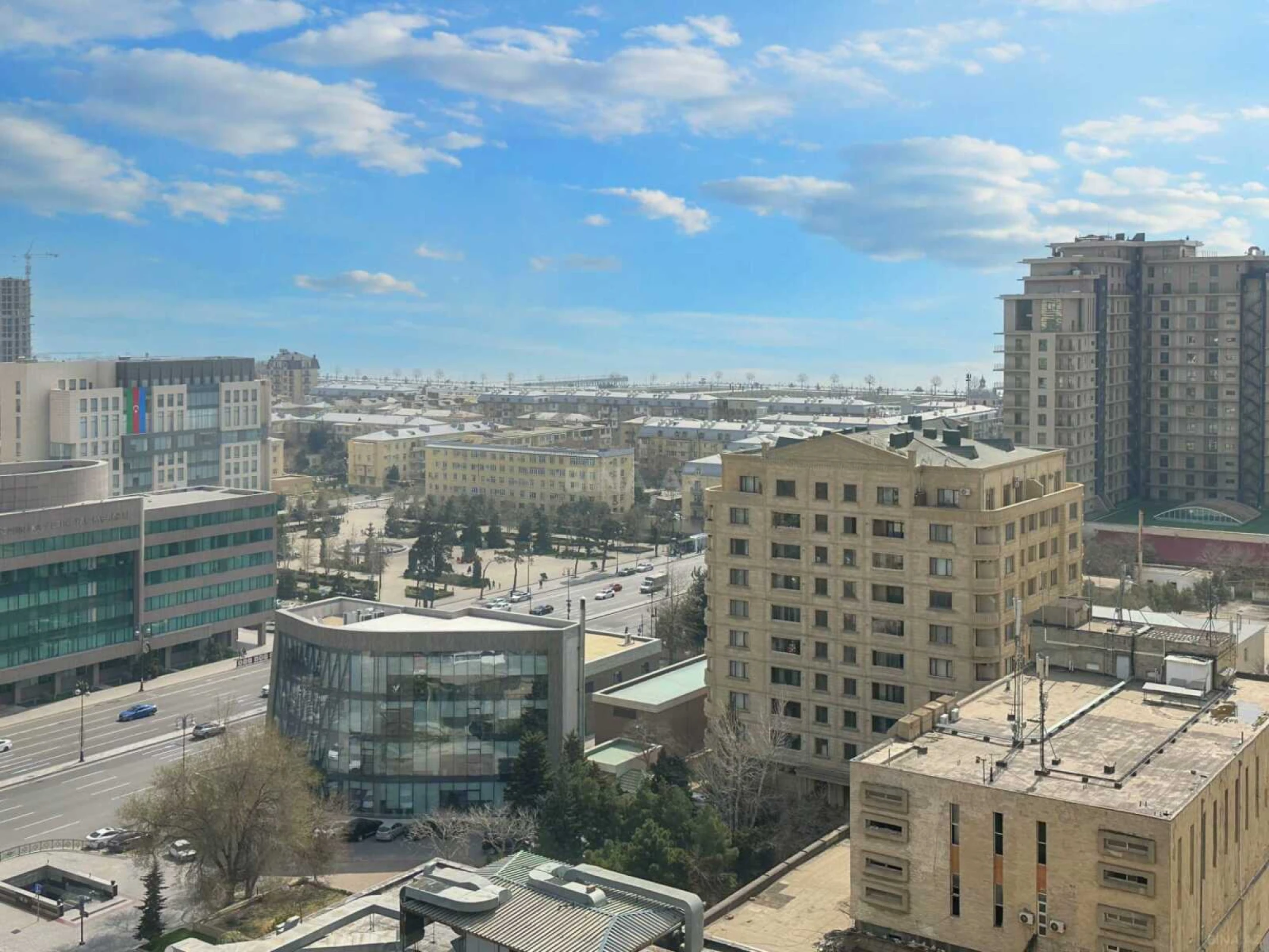 Kirayə verilir 4 otaqlı mənzil 210 m²