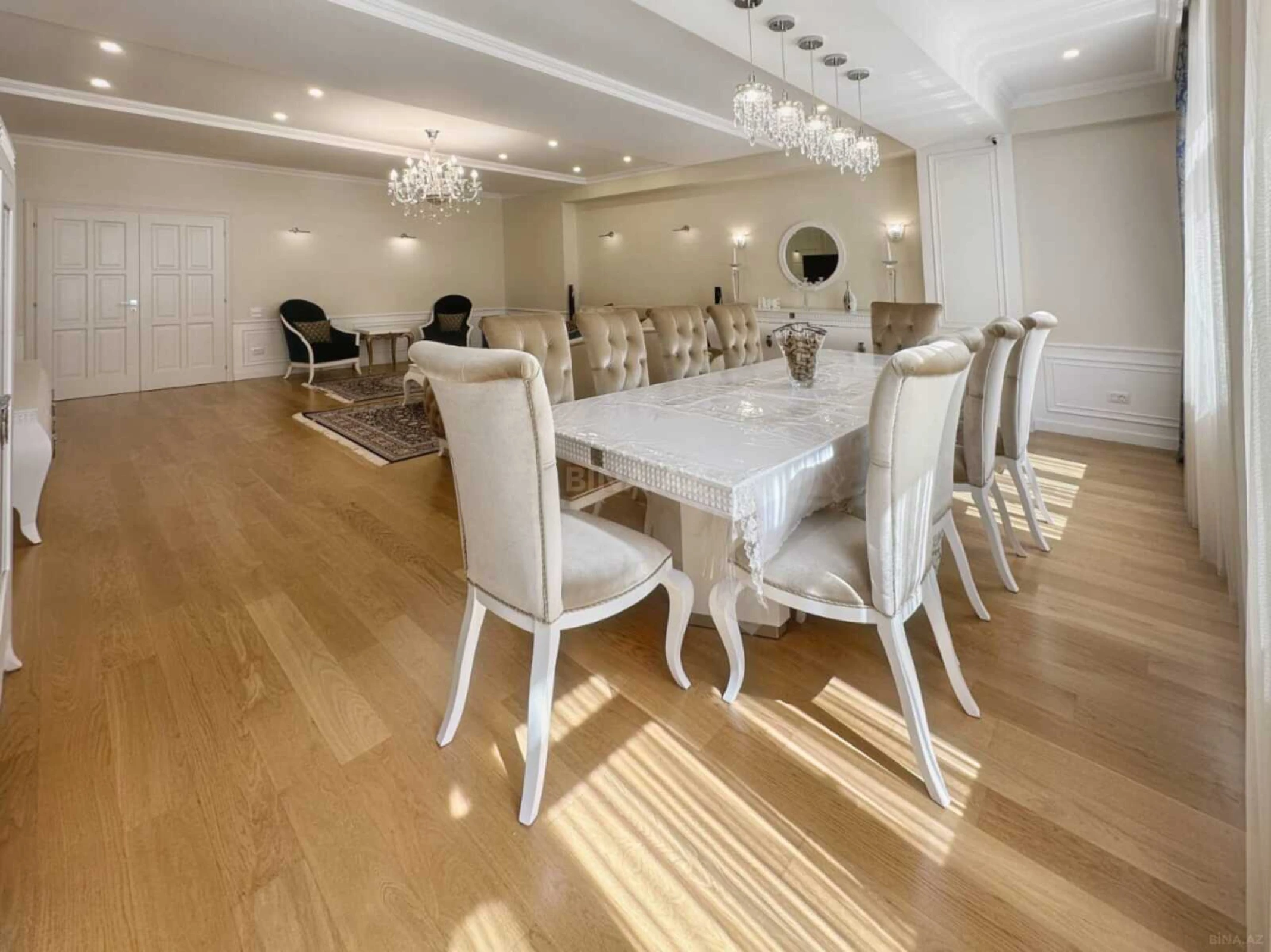 Kirayə verilir 4 otaqlı mənzil 210 m²