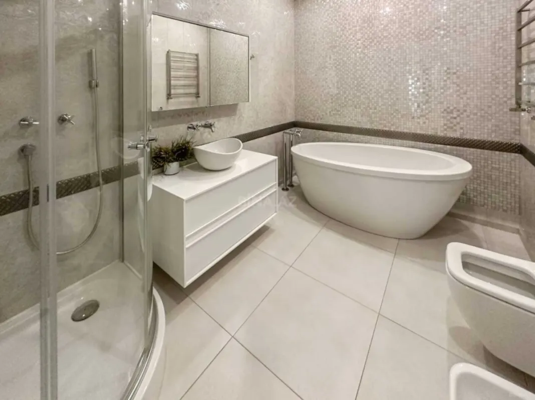 Kirayə verilir 4 otaqlı mənzil 210 m²