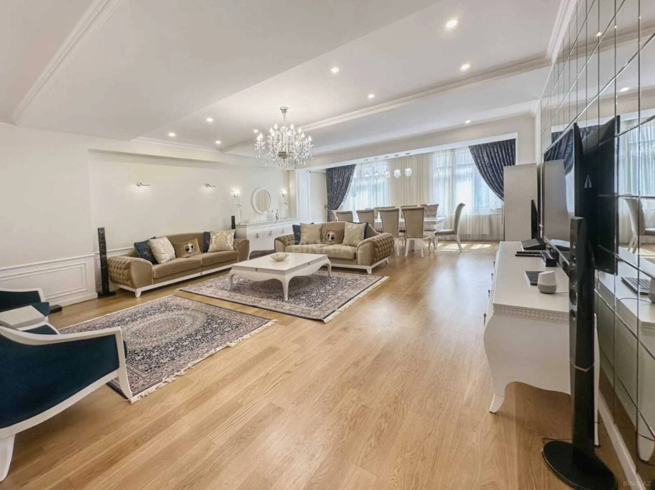 Kirayə verilir 4 otaqlı mənzil 210 m²